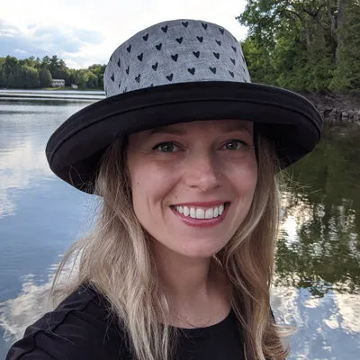 102-a Sunblocker wide brim sun hat with black hearts on white and grey