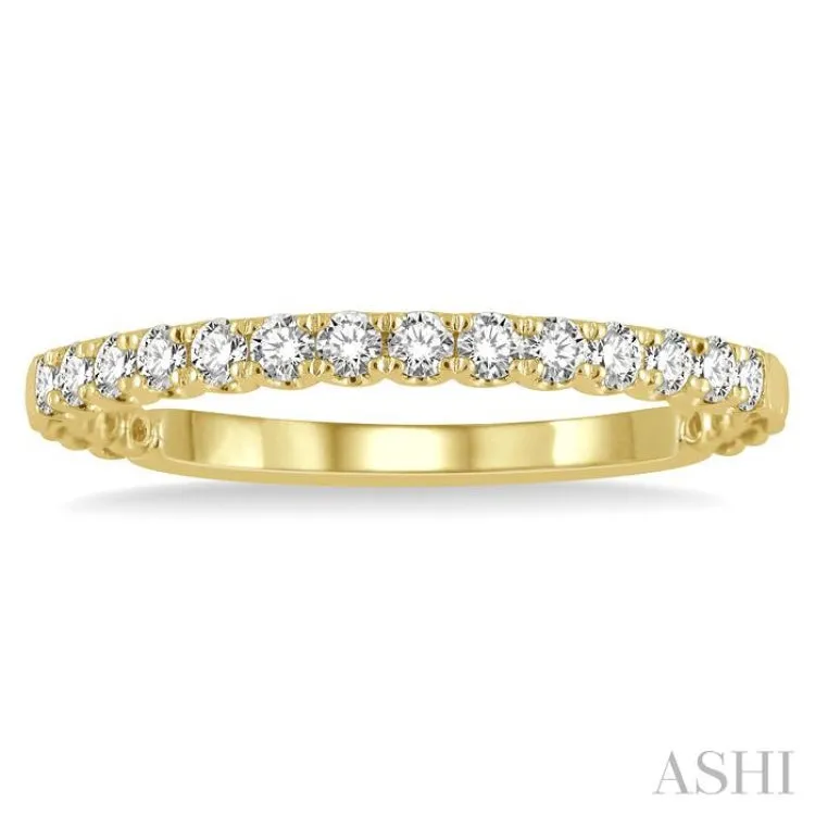 1/4 ctw Lattice Round Cut Diamond Wedding Band in 14K Yellow Gold