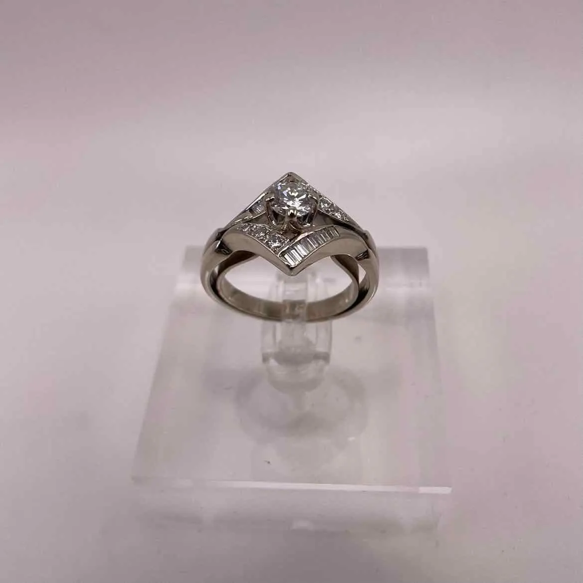 14K WHITE GOLD RBC and BAGUETTE 0.5CT  DIAMOND RING Women's Size 7