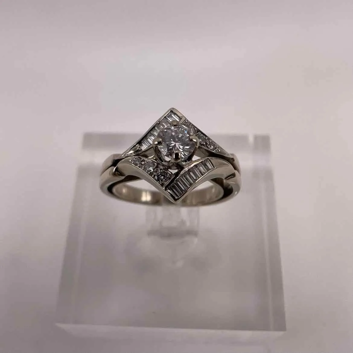 14K WHITE GOLD RBC and BAGUETTE 0.5CT  DIAMOND RING Women's Size 7