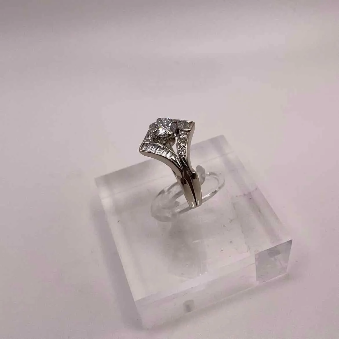 14K WHITE GOLD RBC and BAGUETTE 0.5CT  DIAMOND RING Women's Size 7