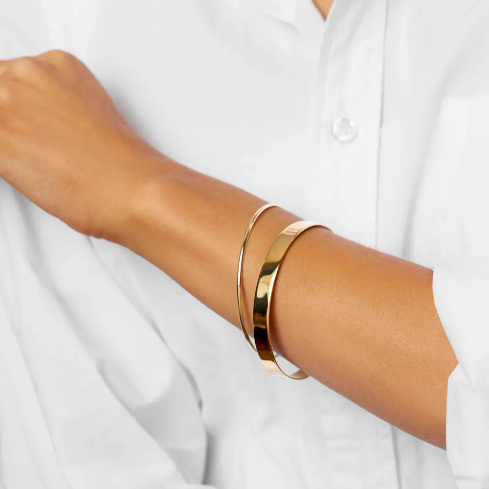 Curve Bangle in Gold