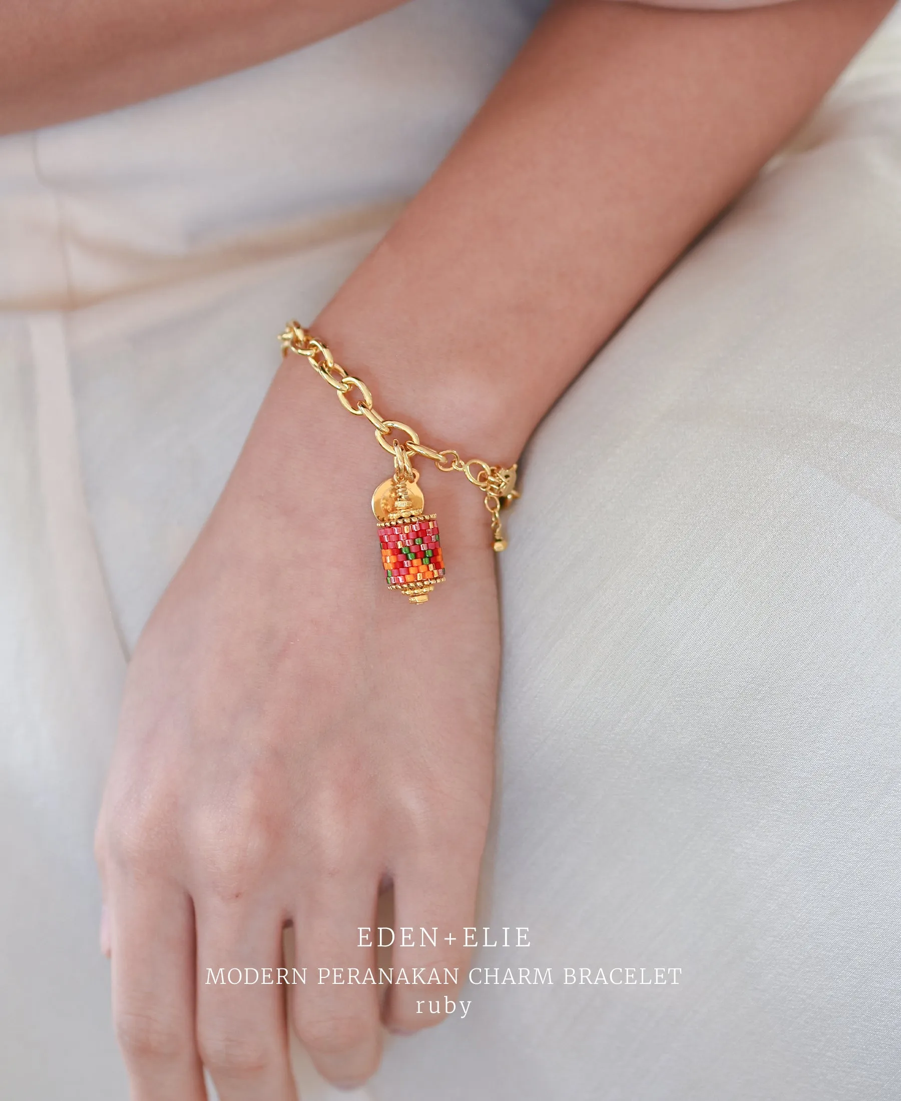 EDEN   ELIE Modern Peranakan gold charm bracelet - blue