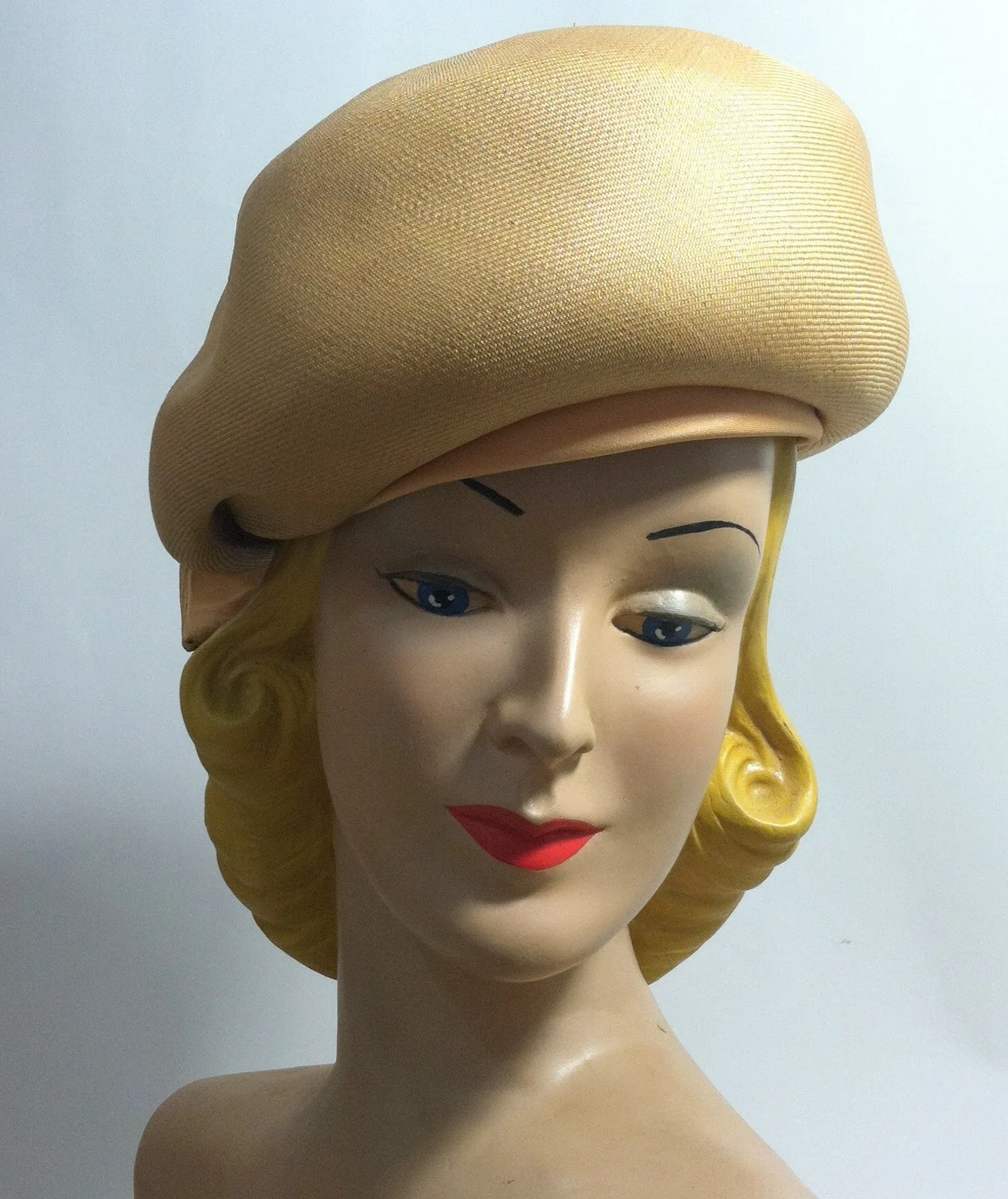 Sculpted Natural Sisal Mod Bubble Hat with Wrapped Petal circa 1960s