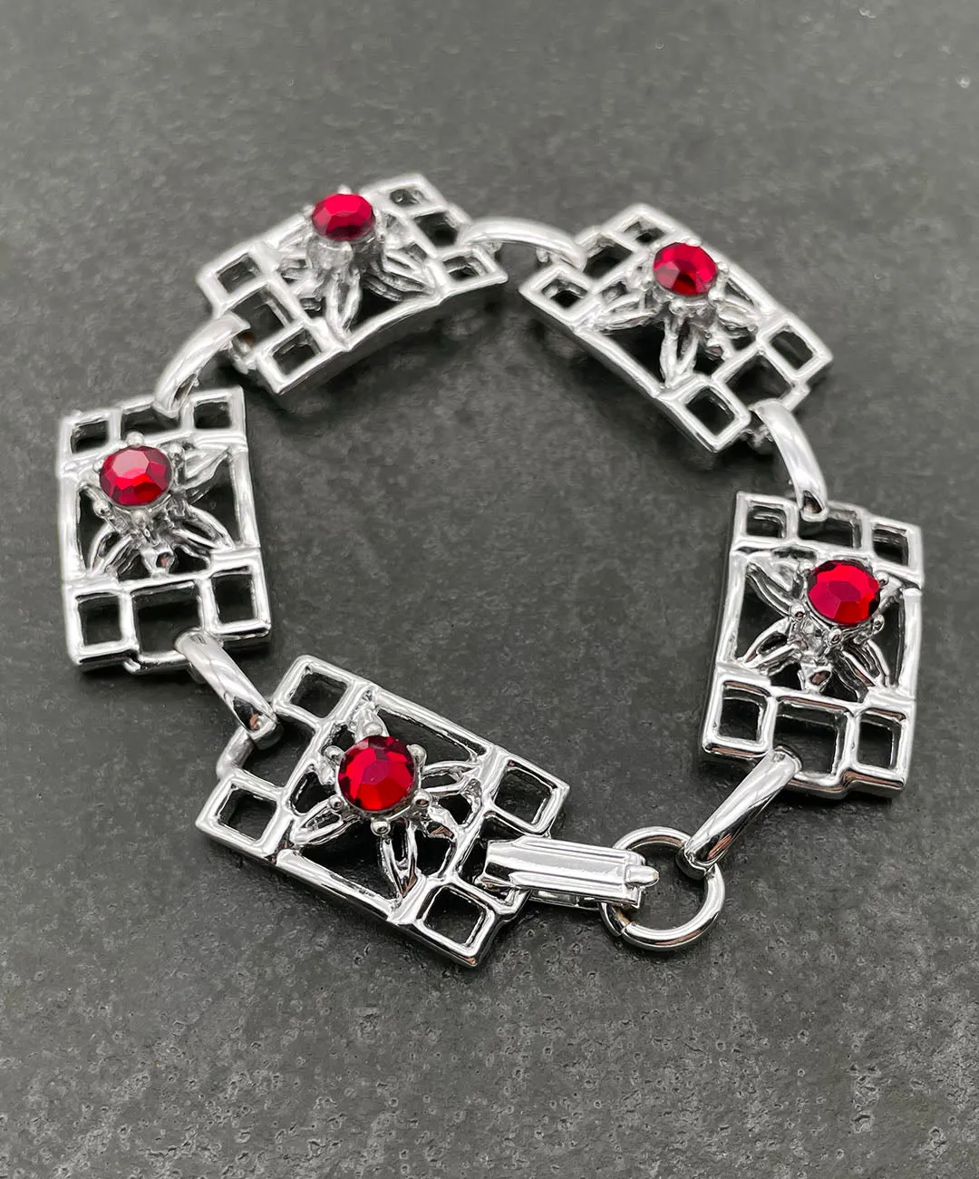 【USA輸入】 ヴィンテージ オープンワーク レッドビジュー ブレスレット/Vintage Openwork Red Bijou Filigree Bracelet