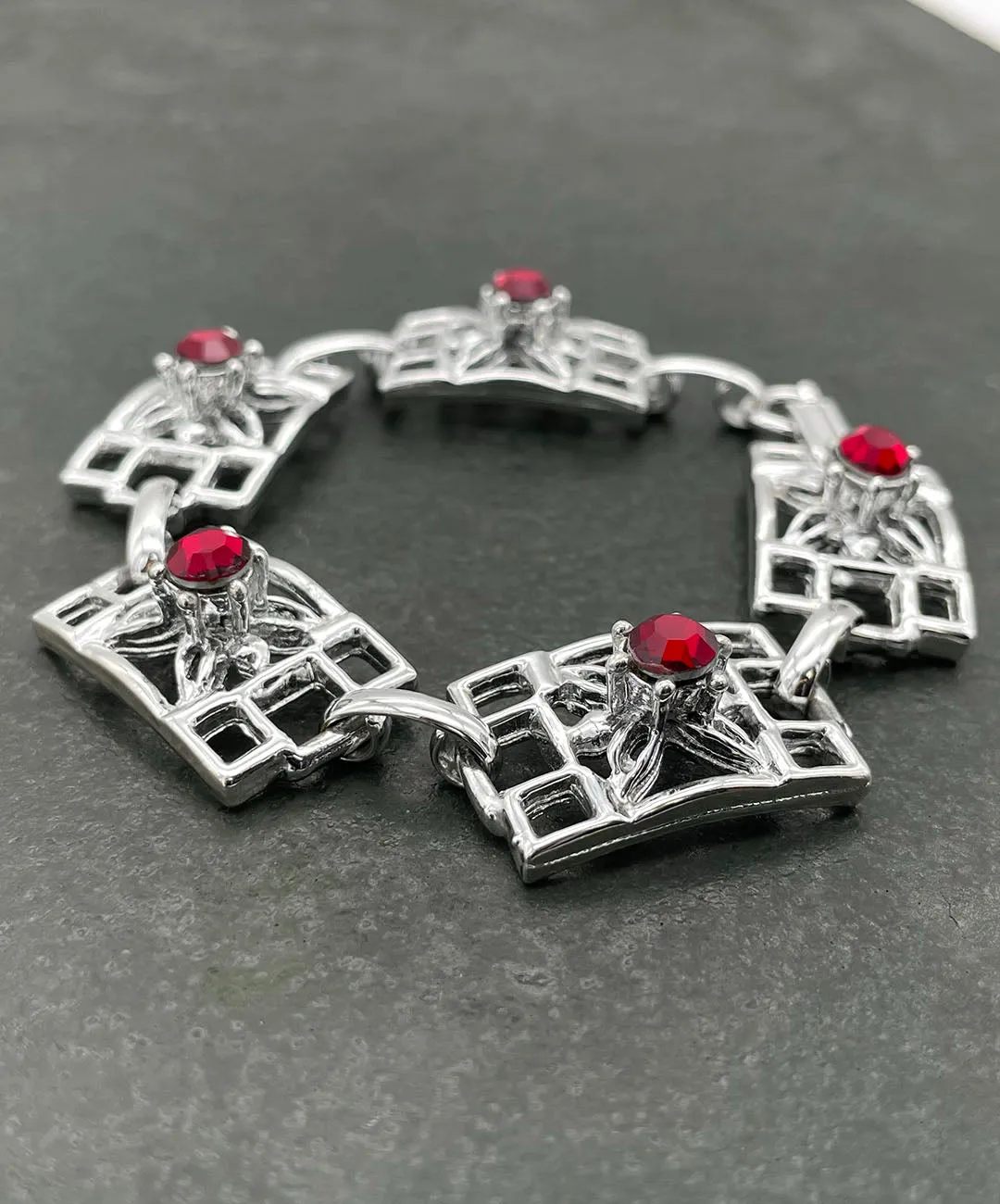 【USA輸入】 ヴィンテージ オープンワーク レッドビジュー ブレスレット/Vintage Openwork Red Bijou Filigree Bracelet