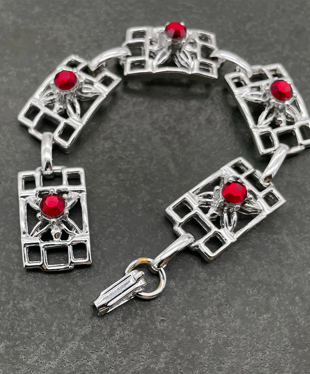 【USA輸入】 ヴィンテージ オープンワーク レッドビジュー ブレスレット/Vintage Openwork Red Bijou Filigree Bracelet