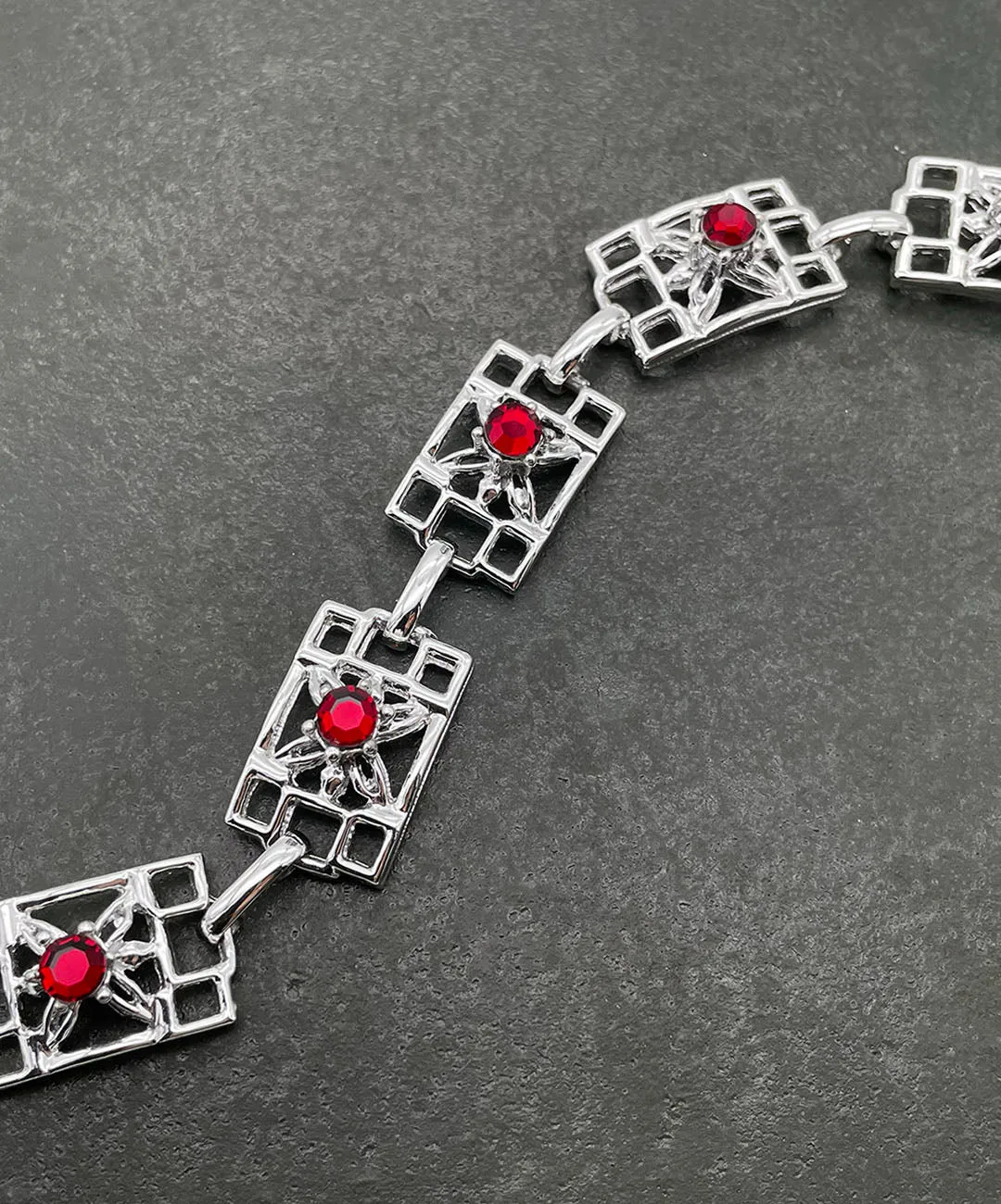 【USA輸入】 ヴィンテージ オープンワーク レッドビジュー ブレスレット/Vintage Openwork Red Bijou Filigree Bracelet