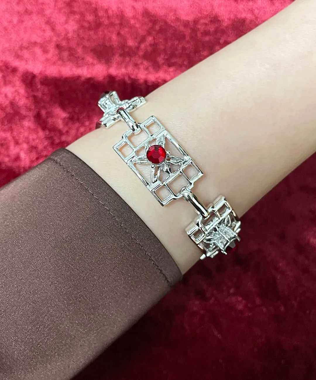 【USA輸入】 ヴィンテージ オープンワーク レッドビジュー ブレスレット/Vintage Openwork Red Bijou Filigree Bracelet