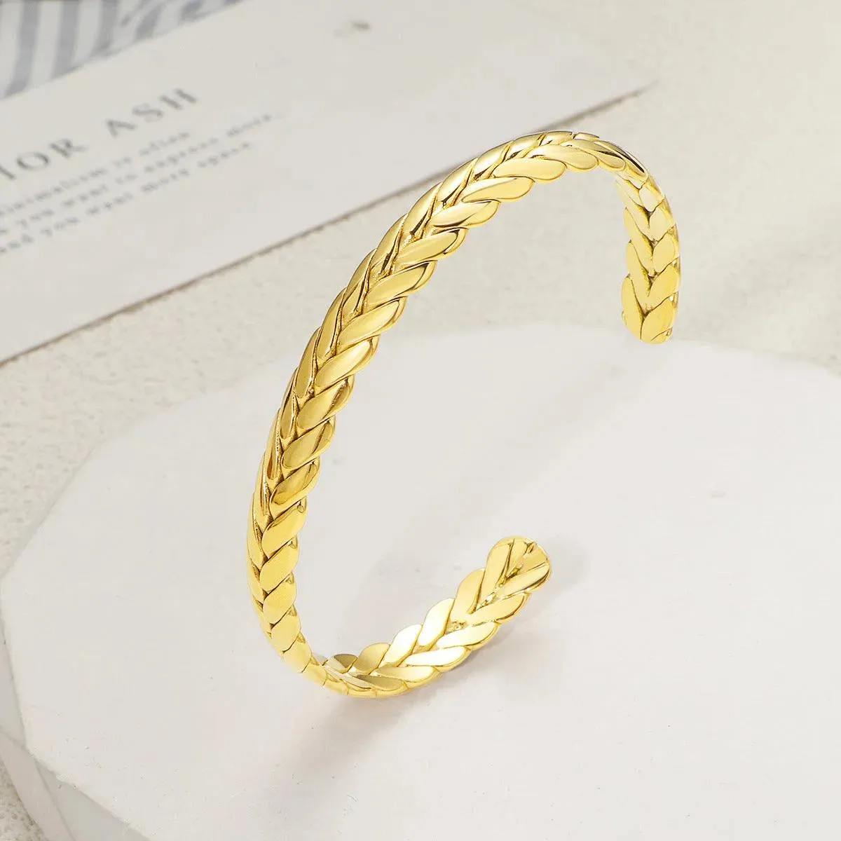 Vintage Braided Cuff Bracelet – Timeless Gold Design for Women